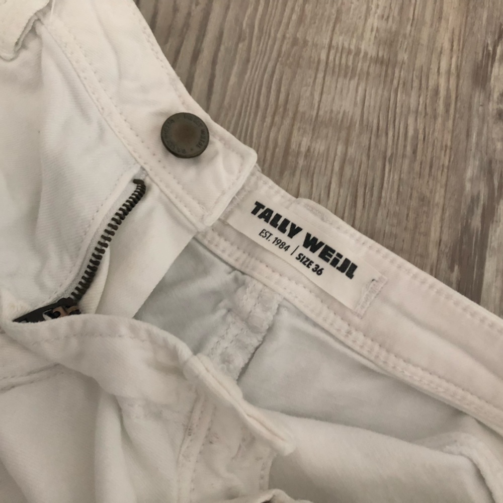 Tally Weil White Skinny Jeans